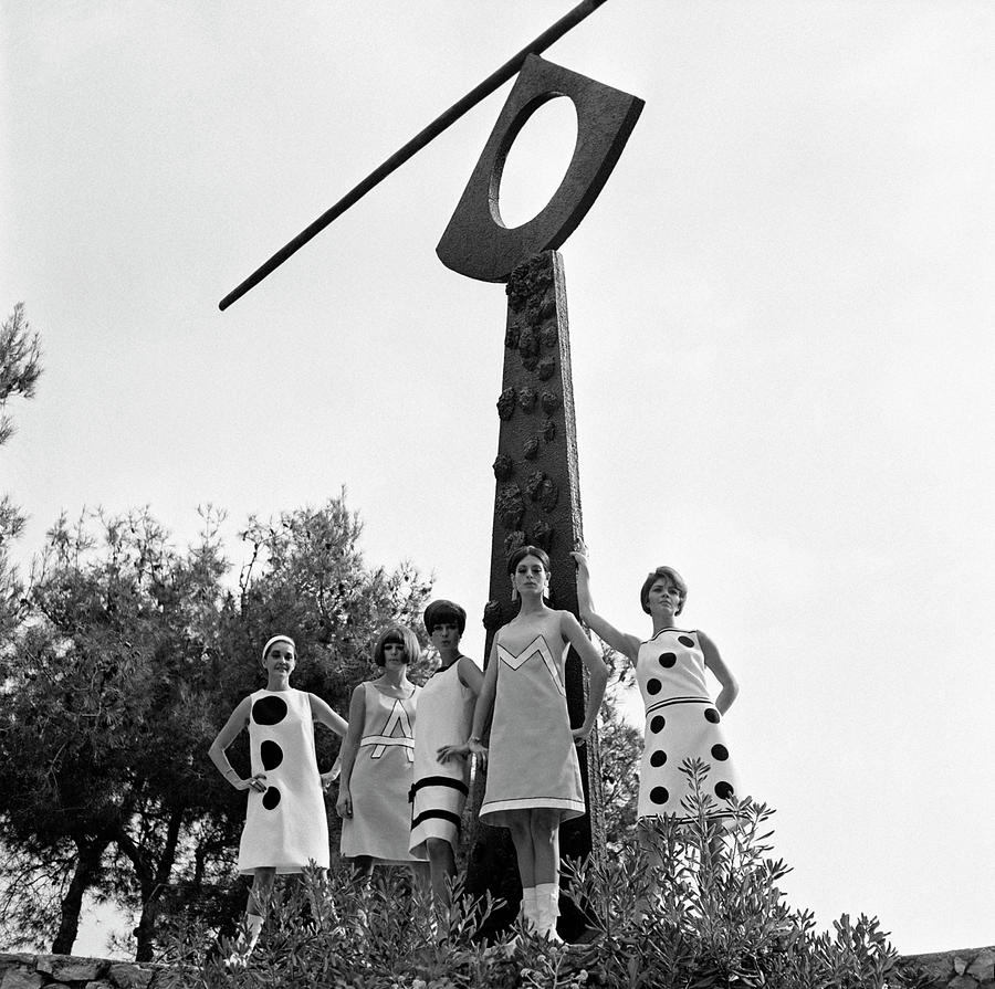 Présentation De La Mode Dété 1966 Photograph by Keystone-france