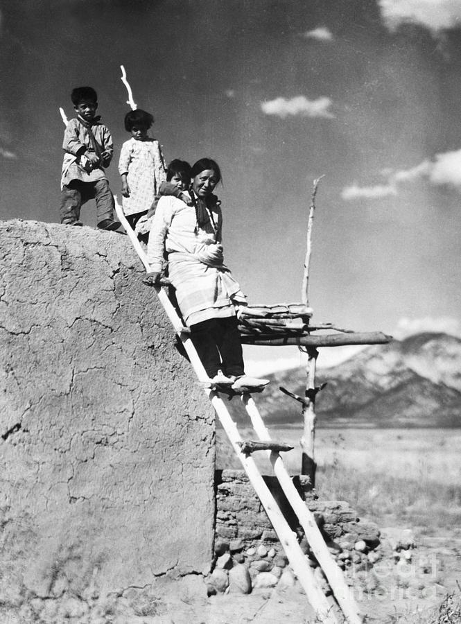Pueblo Indian Mother And Children Photograph by Bettmann