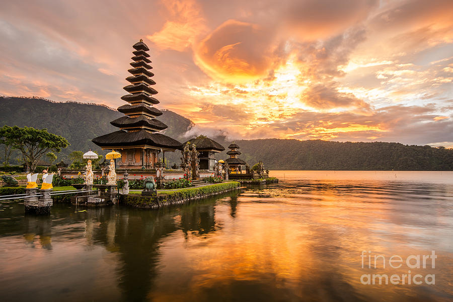 Building Photograph - Pura Ulun Danu Bratan Hindu Temple by Zephyr p Building Photograph - Pura Ulun Danu Bratan Hindu Temple by Zephyr p