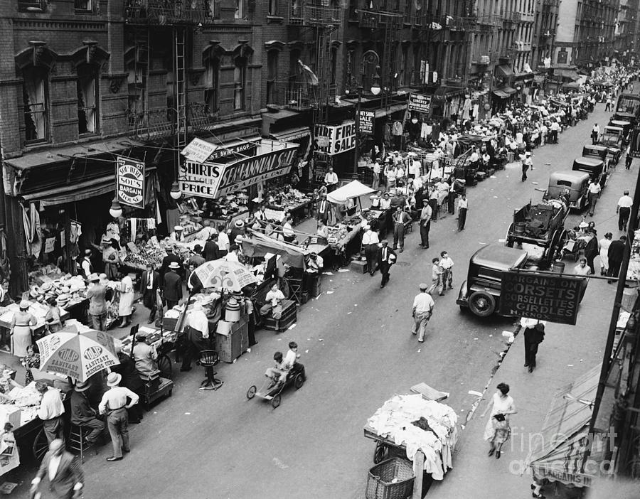 Pushcart Vendors On New York Street Photograph by Bettmann