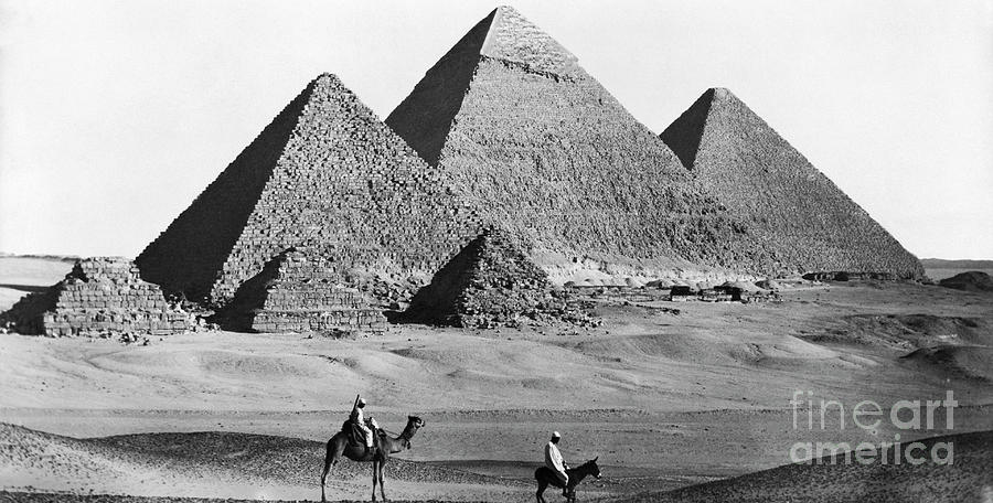 Pyramids Of Giza Photograph by Bettmann
