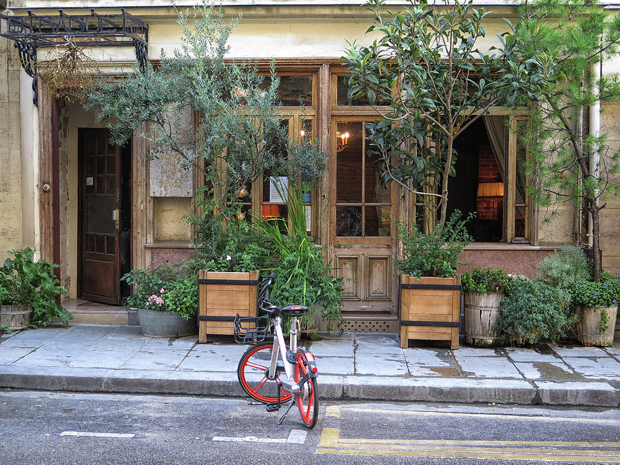 Quaint Paris Hotel Photograph by Dave Mills