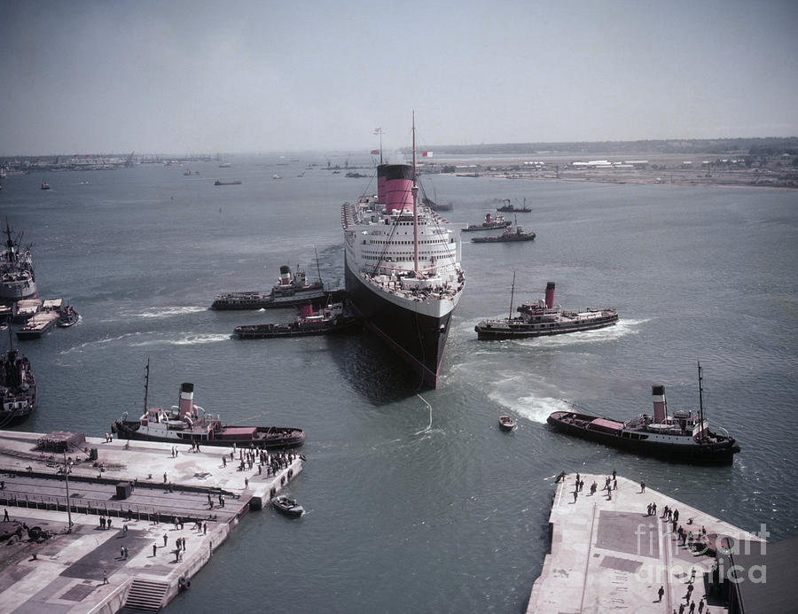 Queen Elizabeth In Southampton Harbor Photograph by Bettmann