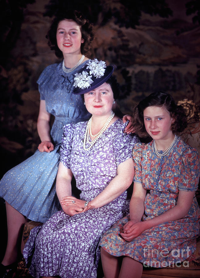 Queen Photograph - Queen Elizabeth With Daughters by Bettmann