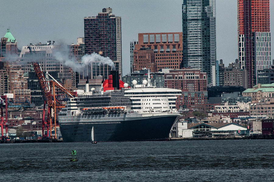 Queen Mary 2 in Brooklyn New York Photograph by William E Rogers