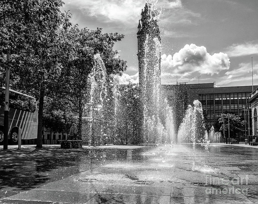 Queens Square, Belfast Photograph by Jim Orr