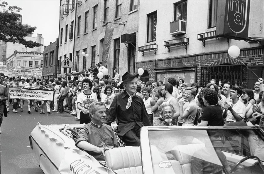 Quentin Crisp On Gay Pride Day Photograph by Fred W. McDarrah Quentin Crisp On Gay Pride Day Photograph by Fred W. McDarrah
