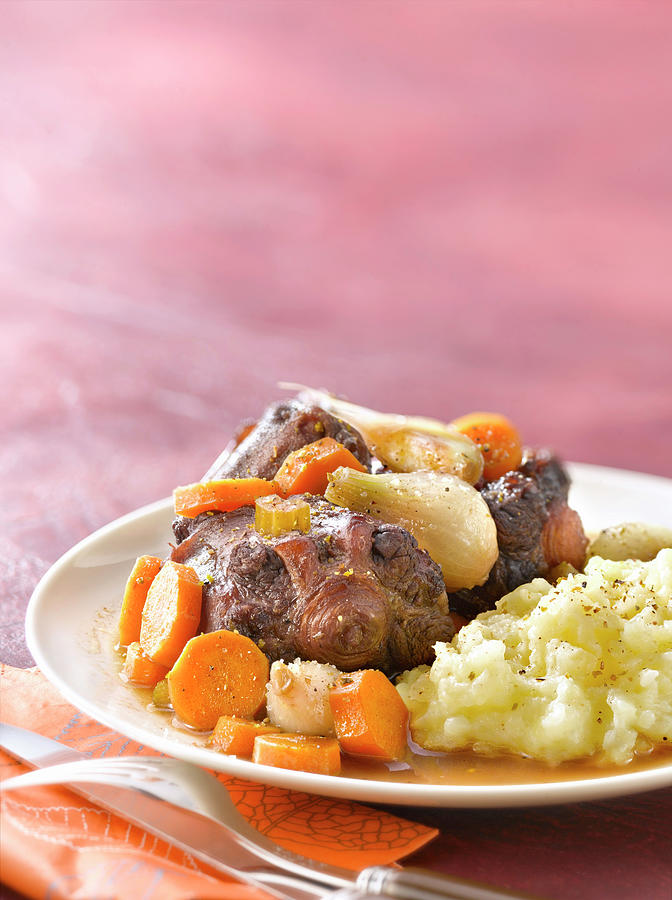 Flou Photograph - Queue De Boeuf Au Vin Rouge, Oignons, Carottes Et Puree Maison Oxtail Stewed In Red Wine With Carrots,onions And Homemade Mashed Potatoes by Studio - Photocuisine