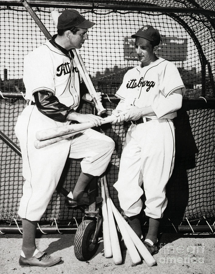 R Kiner & H Greenberg Talking Batting Ca Photograph by Bettmann