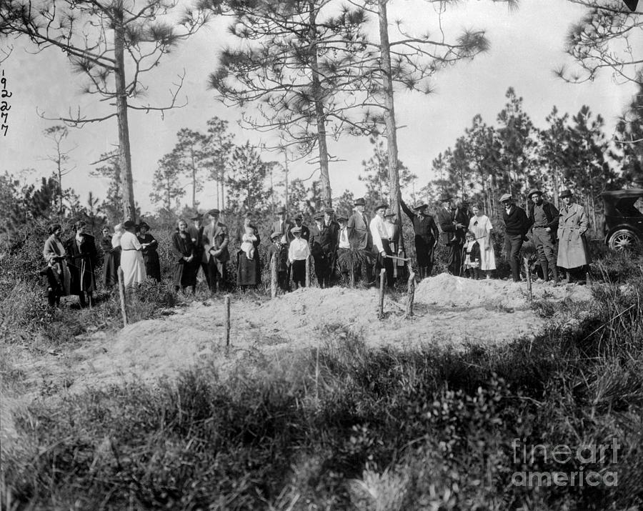 Race Riot Victims Being Buried Photograph by Bettmann