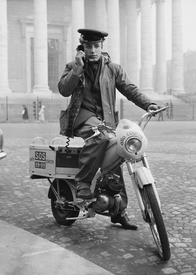 Radio Messenger In Paris On December Photograph by Keystone-france