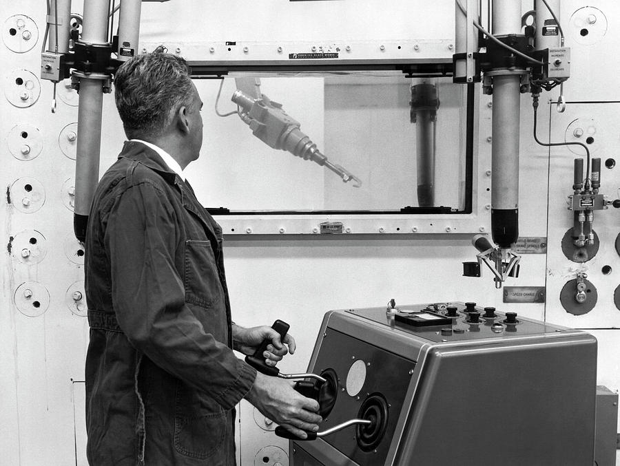 Radioisotopes Hot Cell Device Photograph by Underwood Archives