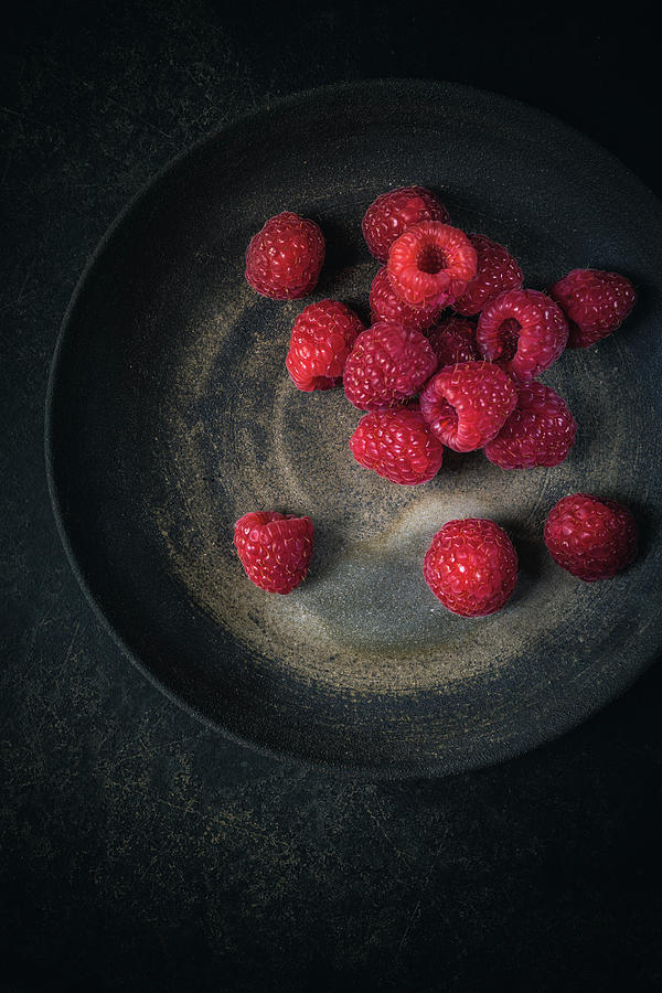 Raspberries On A Plate Photograph by Elisabeth Von Plnitz-eisfeld