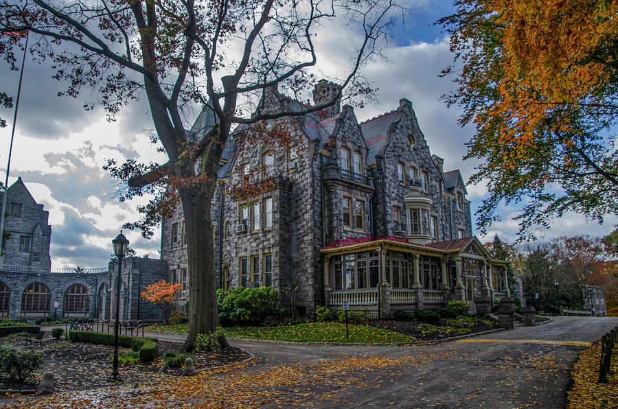 Raven Hill Mansion - Autumn Photograph by Bill Cannon