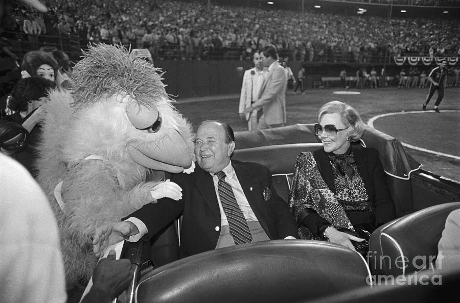 Ray And Joan Kroc Greeting San Diego Photograph by Bettmann