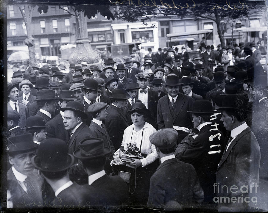 Reba Edelson Amidst A Group Of People Photograph by Bettmann Reba Edelson Amidst A Group Of People Photograph by Bettmann