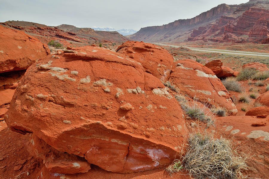 Red and White Boulders of Highway 191 in Utah Photograph by Ray Mathis