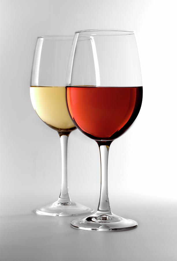 Red And White Wine Photograph by Carlosalvarez