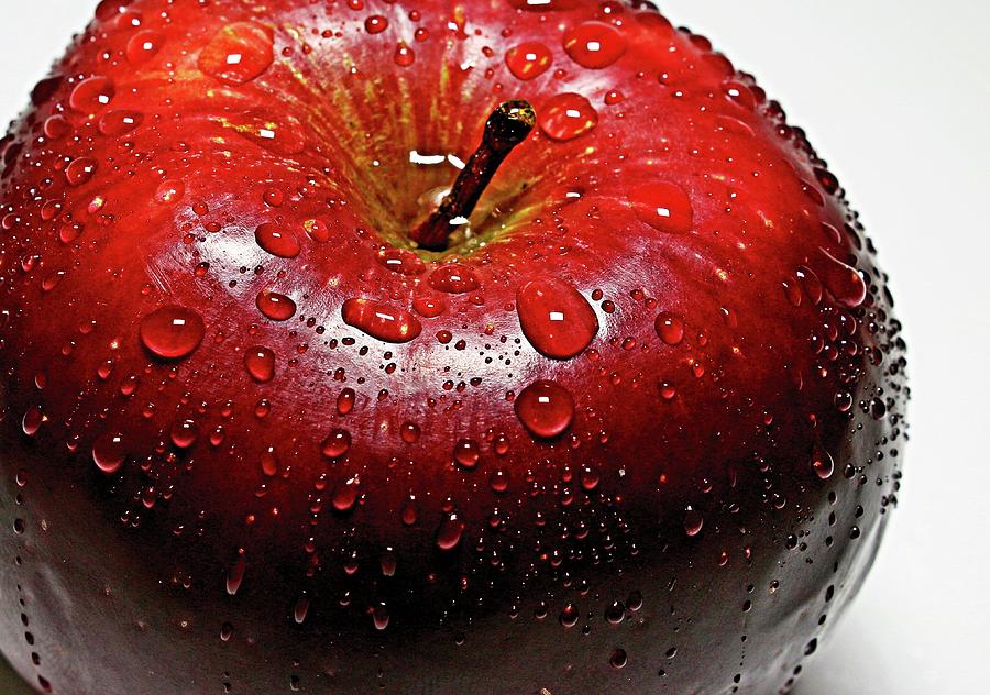 Red apple Photograph by Martin Smith