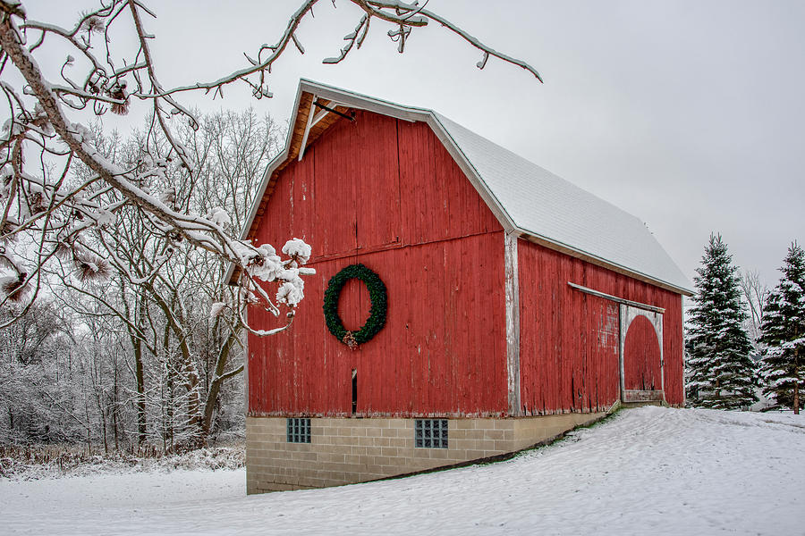 Red Barn Christmas Wreath Photograph by Gej Jones - Fine Art America