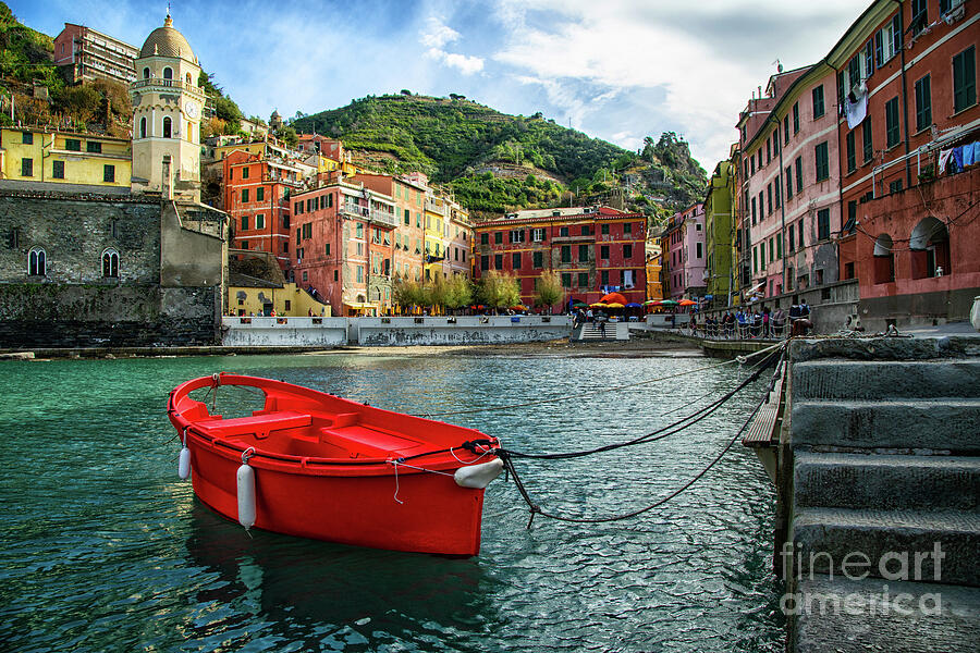 Red Boat Vernazza Cinque Terre  Photograph by Wayne Moran