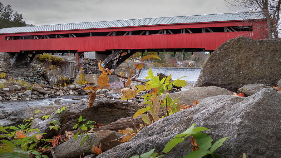 Red Covered Bridge Photograph by Rob Smiths