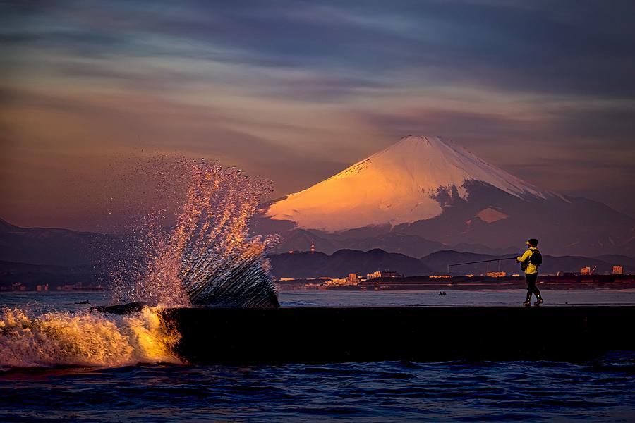 Red Fuji. Photograph by Yuusuke Hisamitsu