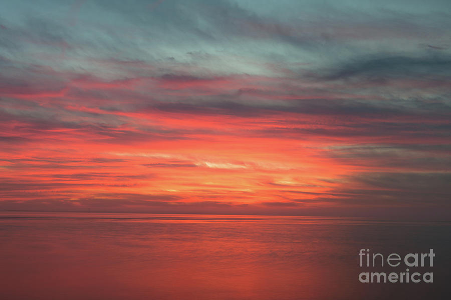 Red Sky - Sailors Delight Photograph by Dale Powell