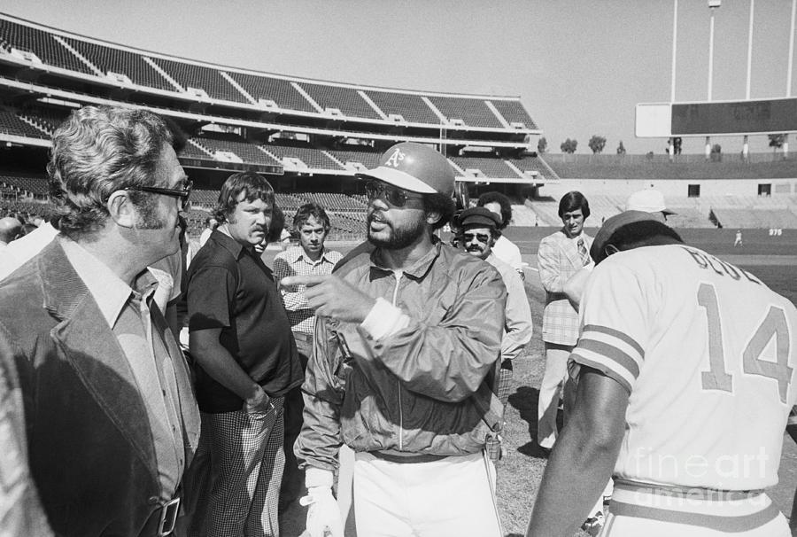Reggie Jackson Confronting Sports Writer Photograph by Bettmann