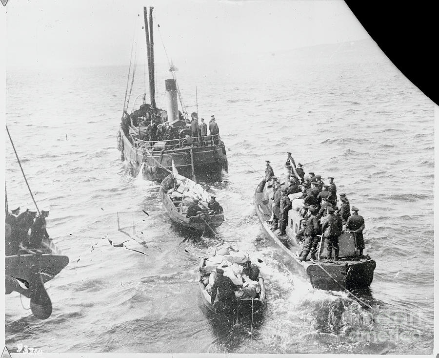 Rescue Of German Sailors Photograph by Bettmann