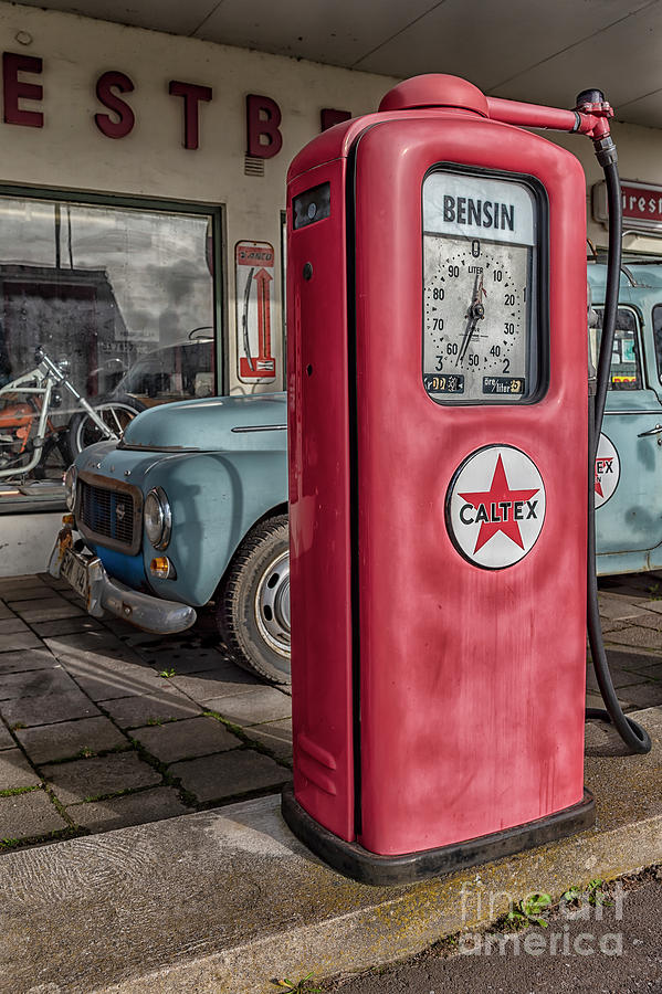 Huiskamer verwijderen ziekte Retro Petrol Pump and Car Photograph by Antony McAulay - Fine Art America