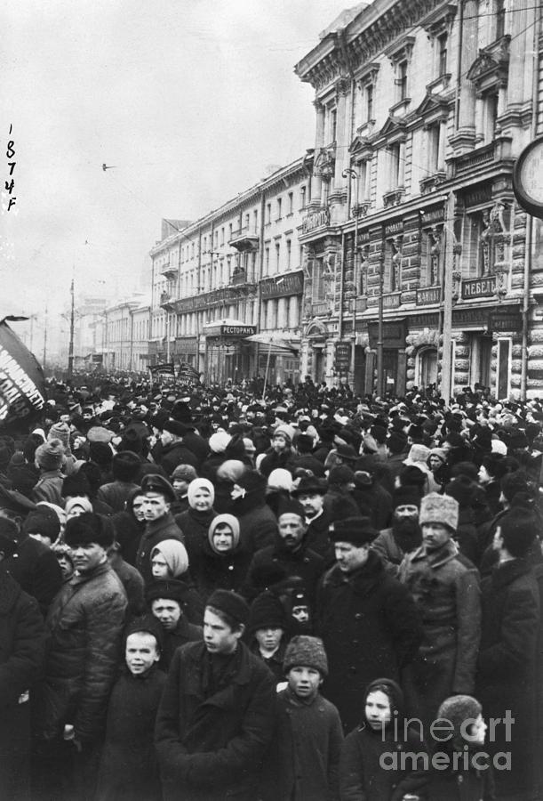 Revolutionists On Avenue Niglini Photograph by Bettmann