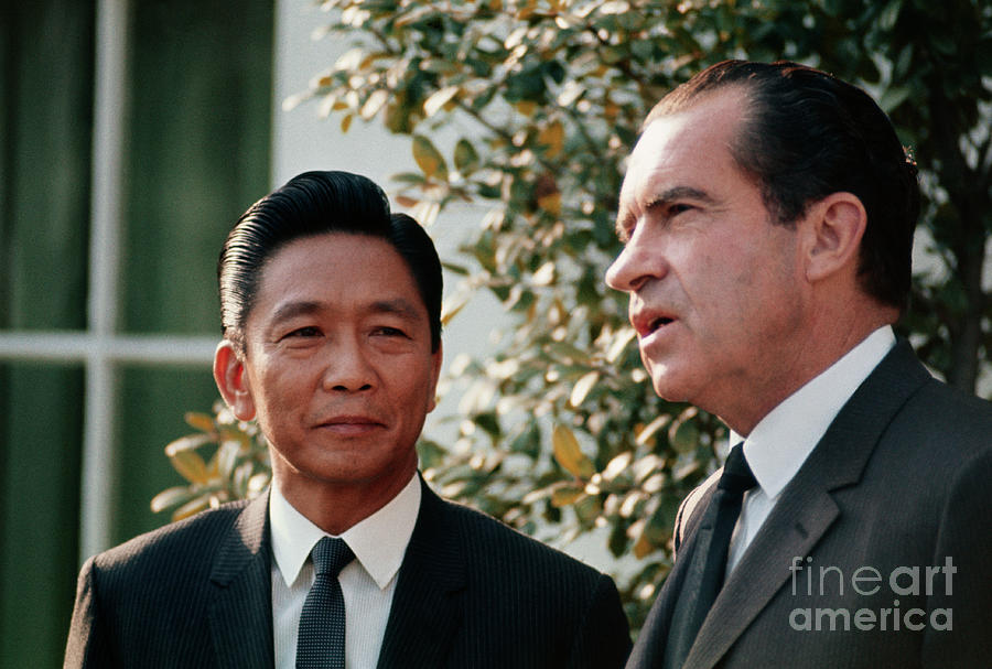 Richard Nixon Saying Goodbye Photograph by Bettmann