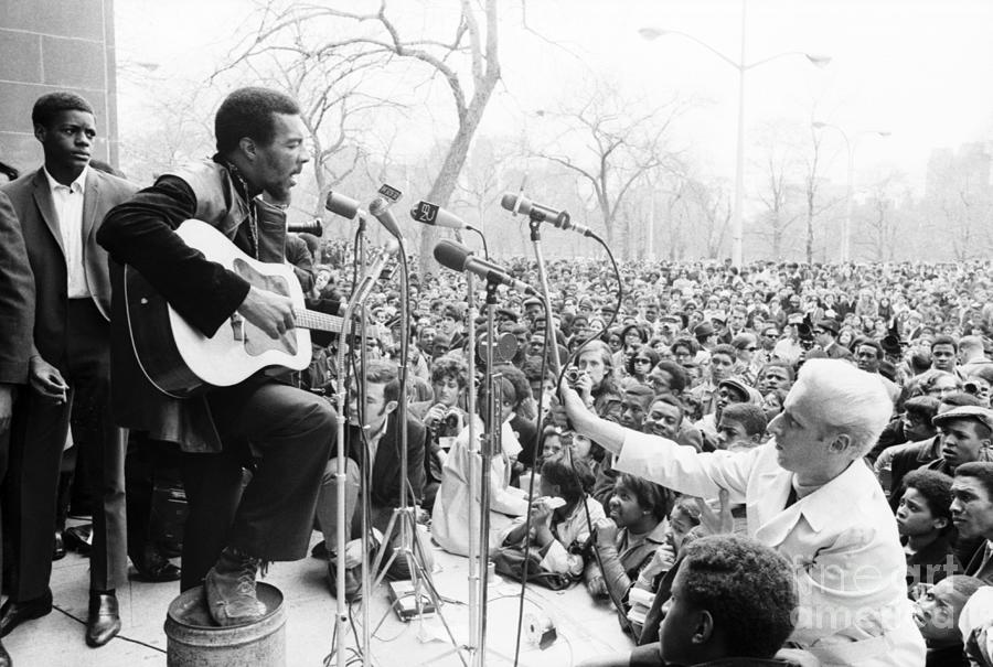 Richie Havens At A Memorial Program Photograph by The Estate Of David Gahr