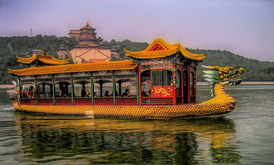 Китайская лодка 6 букв. Древнекитайская лодка дракона. Китайская лодка дракон. Лодка в китайском стиле. Летний дворец Китай лодка.