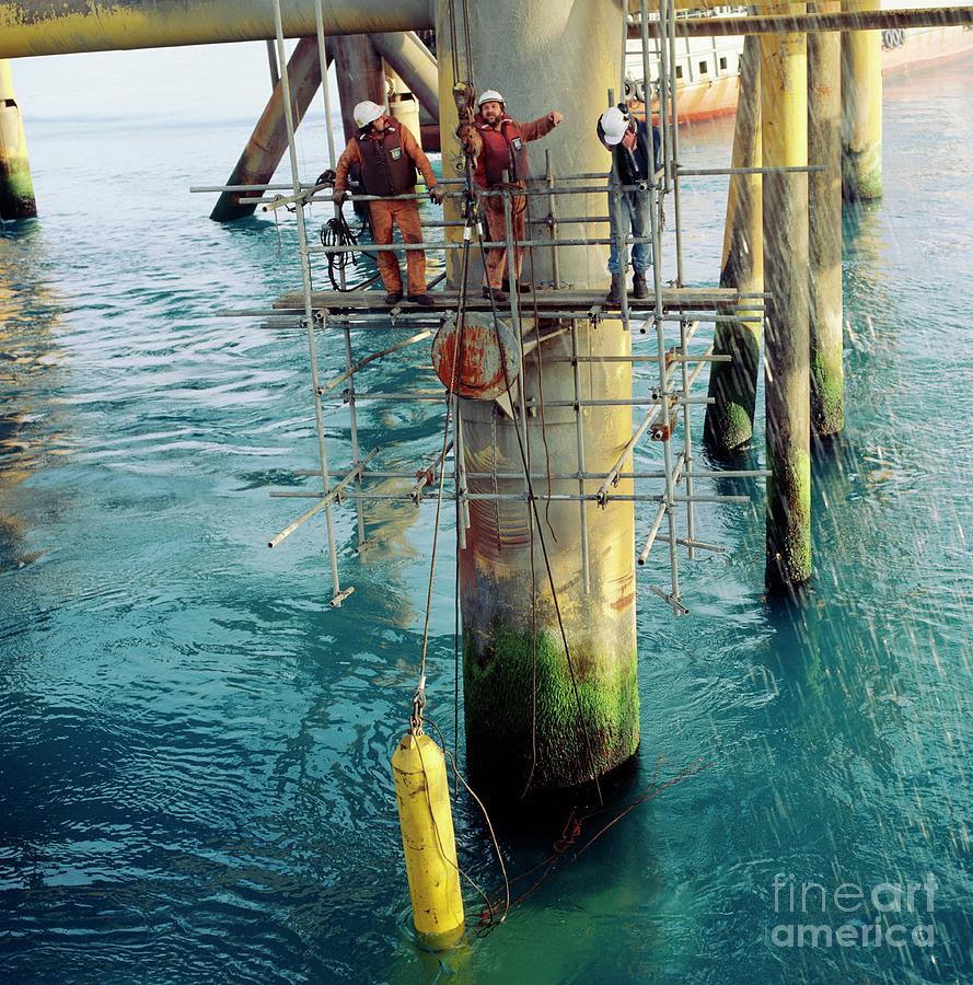 Riggers On North Sea Oil Platform Photograph by Richard Folwell/science Photo Library