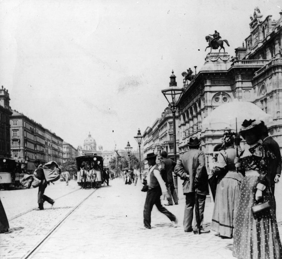 Ringstrasse Photograph by Hulton Archive