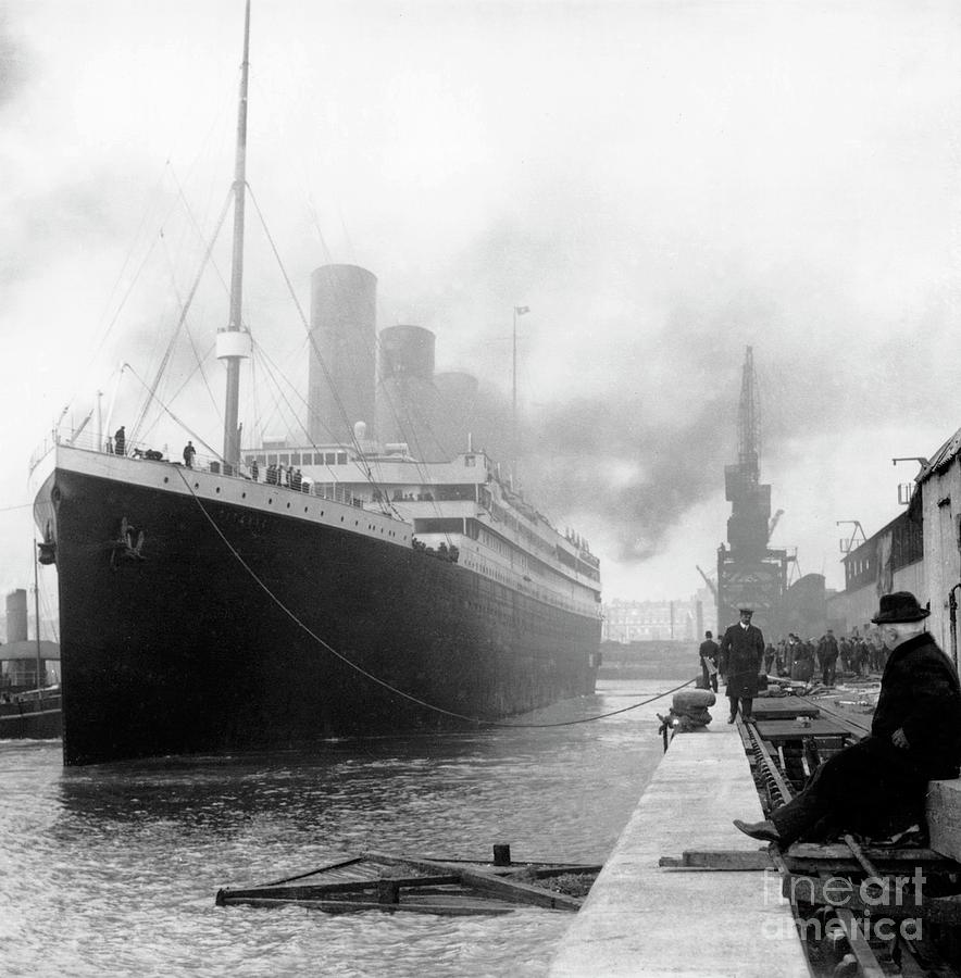Rms Titanic Leaving Southampton Photograph by Library Of Congress/science Photo Library