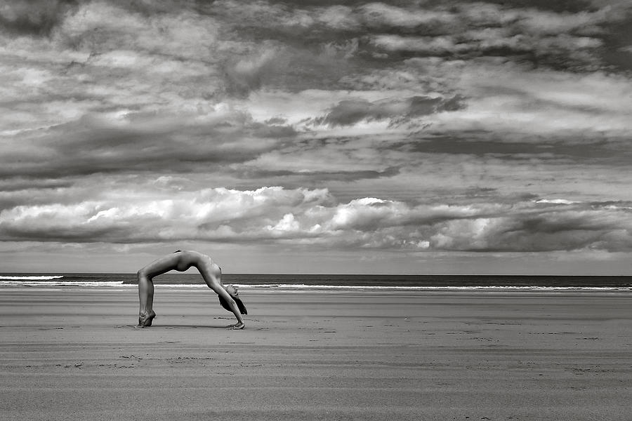Fine Art Nude Photograph - Roarie On The Beach by Hugh Wilkinson
