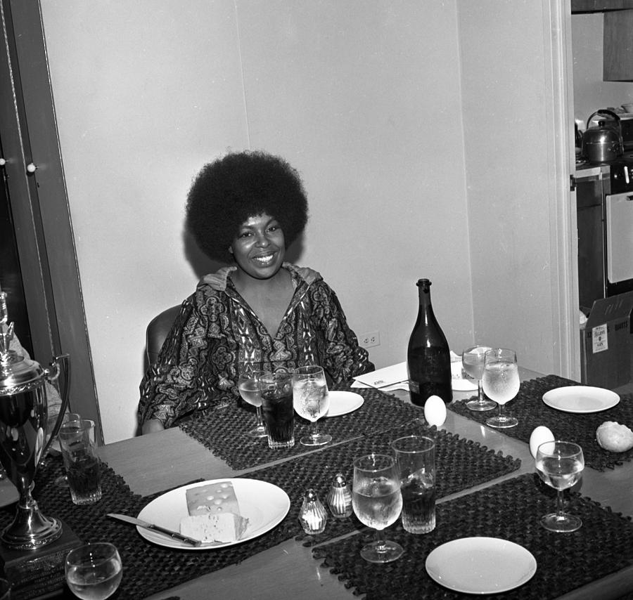 Roberta Flack Luncheon And Contract Photograph by Donaldson Collection