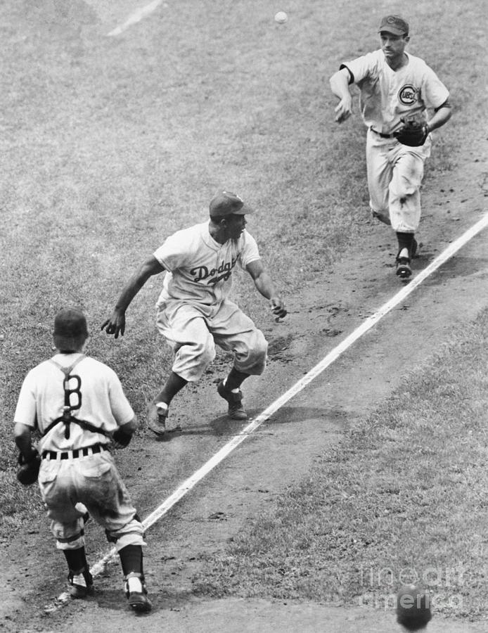 Robinson Trapped Between Third And Home Photograph by Bettmann Robinson Trapped Between Third And Home Photograph by Bettmann