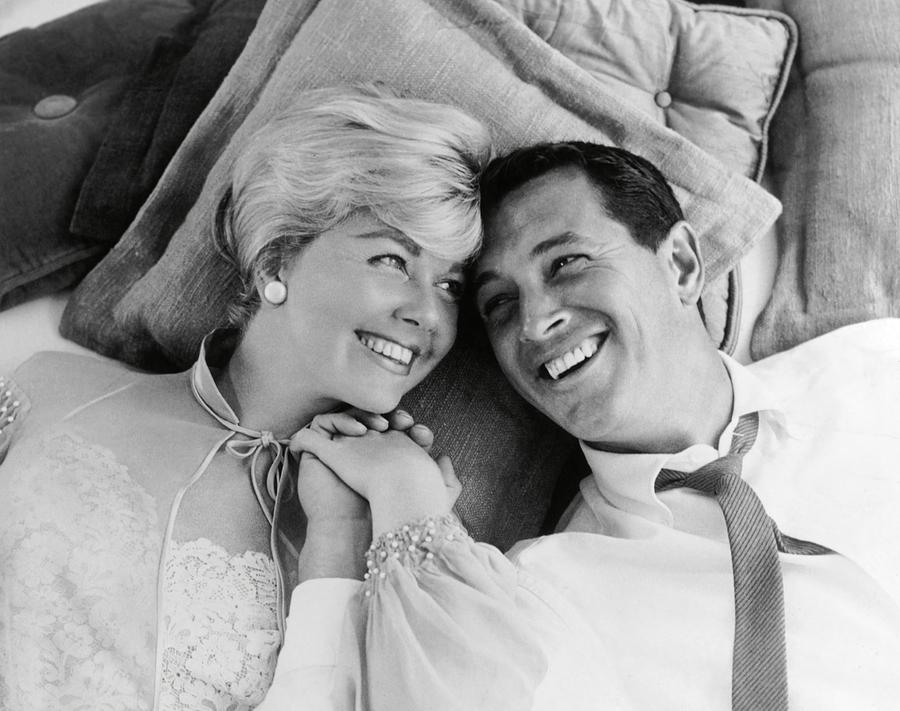ROCK HUDSON and DORIS DAY in PILLOW TALK -1959-. Photograph by Album