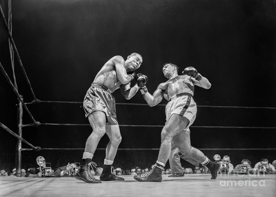  Rocky Marciano KO's Joe Louis 8x10 Photo : Sports