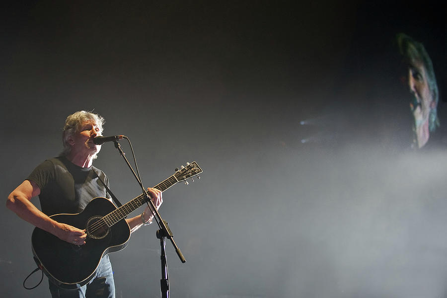 Roger Waters London by Neil Lupin