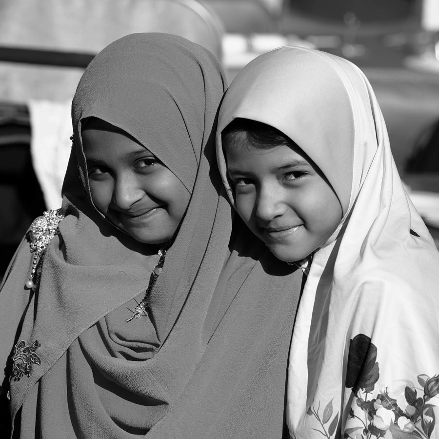 Chicago Photograph - Rohingya Girls In Chicago by Chicago Street Photographer (keith Yearman)