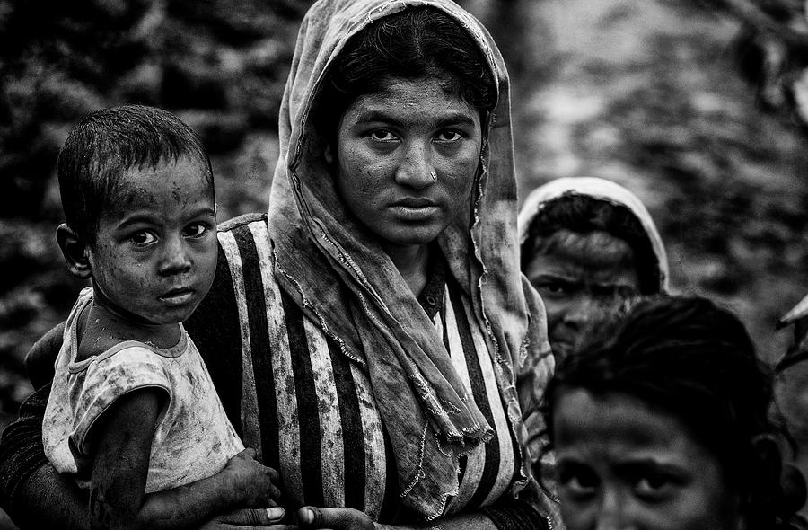 Rohingya Woman And Her Child - Bangladesh Photograph by Joxe Inazio ...