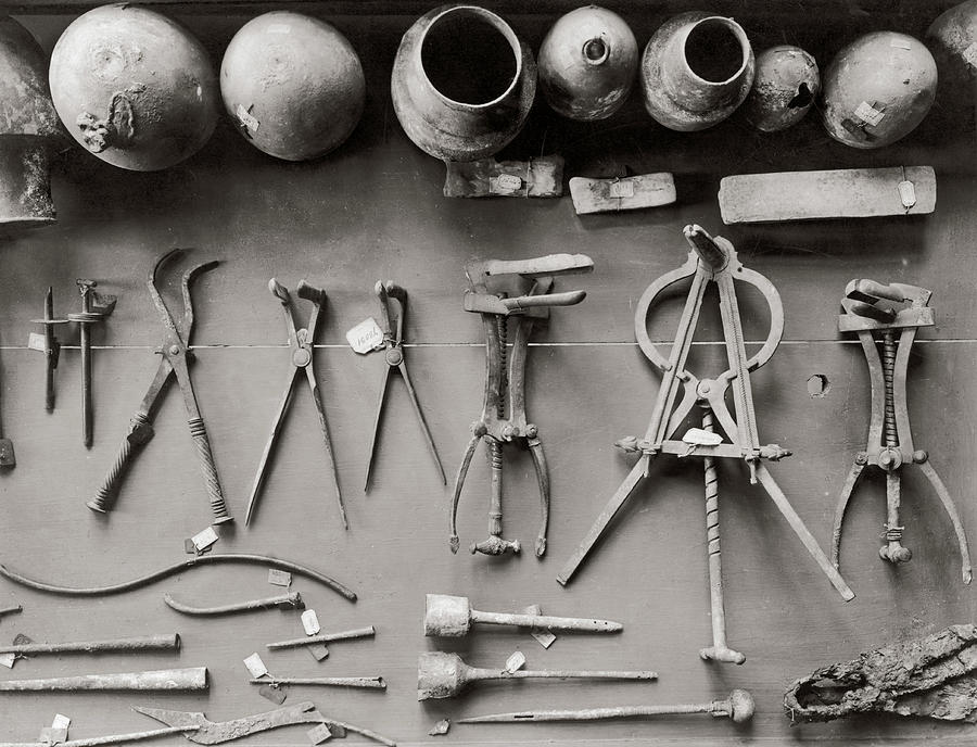 Roman Medicine Photograph by Hulton Archive