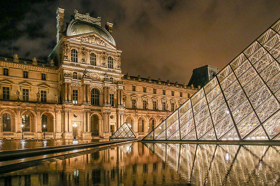 Louvre Photograph - Romance Of The Louvre by Linda Arnado