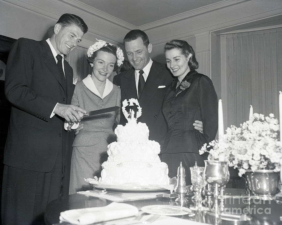Ronald And Nancy Reagan Slicing Wedding Photograph by Bettmann