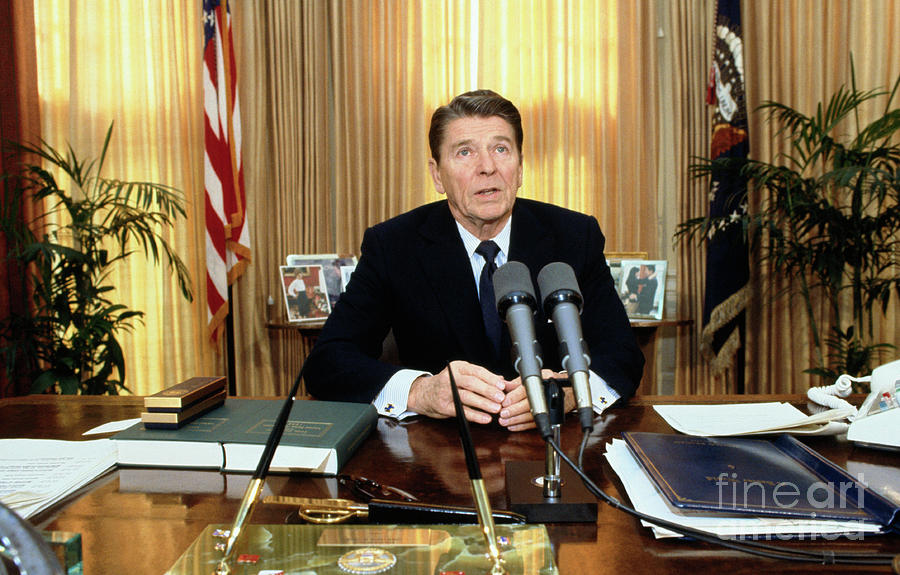 Ronald Reagan In The Oval Office Photograph by Bettmann